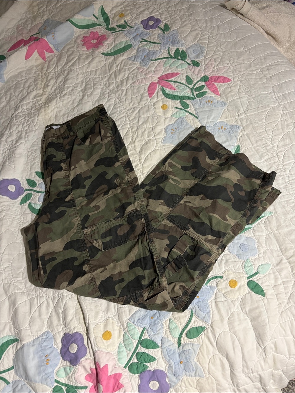 Women’s Wide Leg Camo Cargo Pants - Green Camouflage
